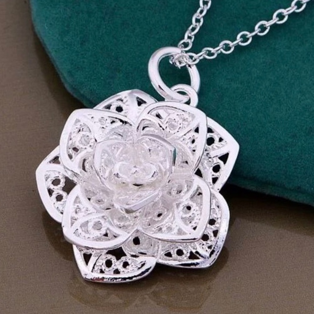 NEW!💙💎GORGEOUS 🌹ROSE🌹 NECKLACE!💎💙SILVER TONE - Picture 2 of 8